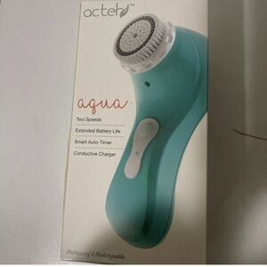 Spa Sciences Sonic Facial Brush with Antimicrobial Brush Bristles